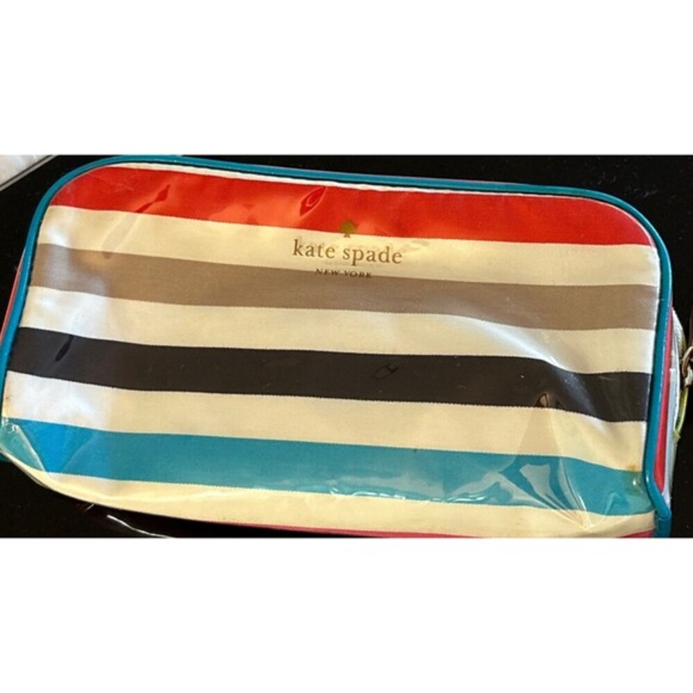 Kate Spade New York St. Elmo Stripe Small Henrietta Cosmetic Bag.